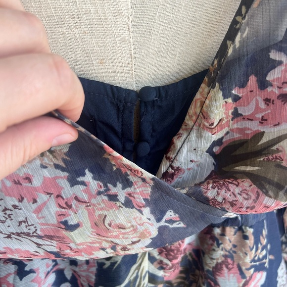 ASOS DESIGN pleated tiered midi dress in navy floral print with lace trim - Picture 8 of 9